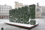 Escultura vegetal nevada en Vitoria